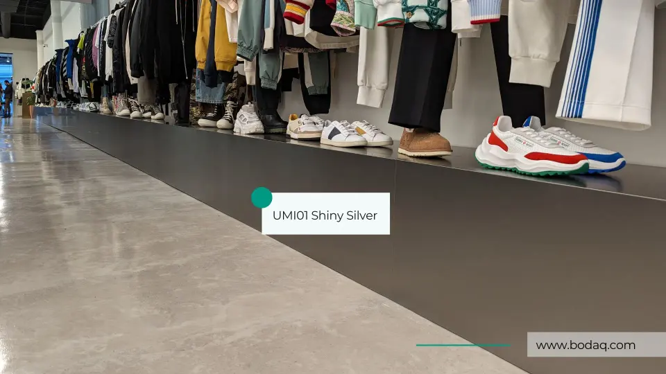 Shoe Display in UMI01 Shiny Silver film